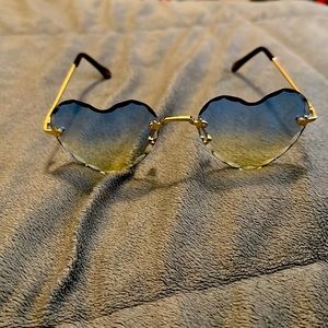Two tone heart shaped sunglasses with good accents